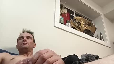 Snapshot of keithross1205 chatting on 11/25/25, 12:49 clyde online show from 11/25/25, 12:49