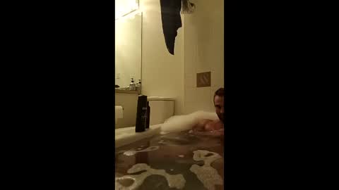 Snapshot of keithross1205 chatting on 12/16/25, 08:41 clyde online show from 12/16/25, 08:41