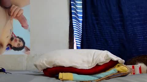 Snapshot of keivid_2303 chatting on 01/05/25, 02:19 david online show from 01/05/25, 02:19