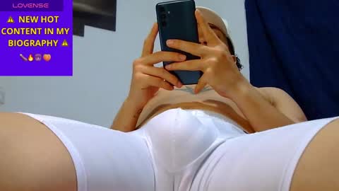 Snapshot of keivid_2303 chatting on 01/17/25, 01:04 david online show from 01/17/25, 01:04