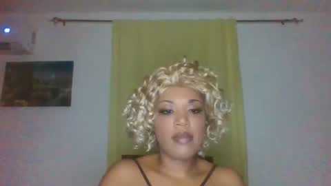 Snapshot of kelliecapri chatting on 06/18/26, 04:46 Kellie online show from 06/18/26, 04:46