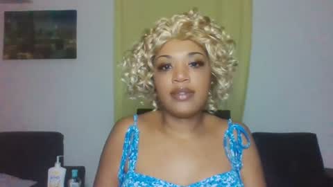 Snapshot of kelliecapri chatting on 06/19/26, 05:12 Kellie online show from 06/19/26, 05:12