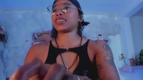 Snapshot of kelly__thomson chatting on 12/27/24, 11:42 kelly__thomson online show from 12/27/24, 11:42