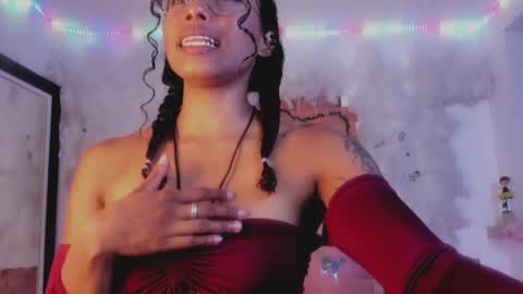 Snapshot of kelly__thomson chatting on 01/05/25, 10:29 kelly__thomson online show from 01/05/25, 10:29