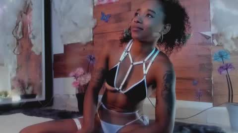 Snapshot of kelly__thomson chatting on 01/20/25, 01:18 kelly__thomson online show from 01/20/25, 01:18