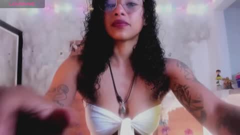 Snapshot of kelly__thomson chatting on 02/02/25, 12:13 kelly__thomson online show from 02/02/25, 12:13