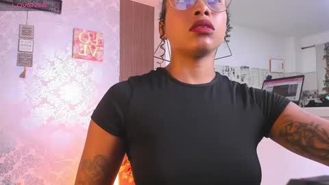 Snapshot of kelly__thomson chatting on 09/19/25, 11:16 kelly__thomson online show from 09/19/25, 11:16