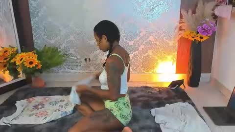 Snapshot of kelly__thomson chatting on 09/21/25, 12:18 kelly__thomson online show from 09/21/25, 12:18