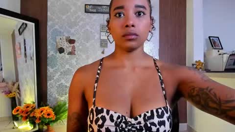 Snapshot of kelly__thomson chatting on 10/01/25, 11:22 kelly__thomson online show from 10/01/25, 11:22