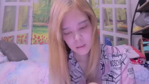 Snapshot of kelly_baby2005 chatting on 02/11/26, 03:11 Kelly online show from 02/11/26, 03:11