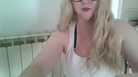 Snapshot of kelly_emmie chatting on 02/26/26, 07:07 Emmie online show from 02/26/26, 07:07