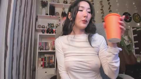 Snapshot of kellyasian chatting on 11/12/25, 06:25 Leia online show from 11/12/25, 06:25