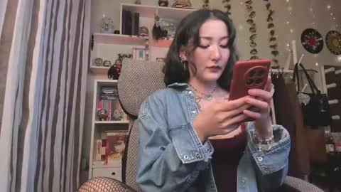 Snapshot of kellyasian chatting on 11/20/25, 06:46 Leia online show from 11/20/25, 06:46