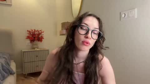 Snapshot of kellyberry__ chatting on 04/12/26, 06:24 Kelly online show from 04/12/26, 06:24
