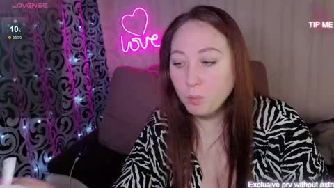 Snapshot of kellycrystall chatting on 01/18/26, 08:51 kellycrystall online show from 01/18/26, 08:51