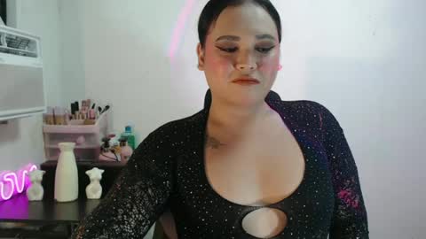 KELLY MCDOLEN online show from 05/22/26, 01:17