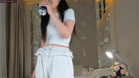 Snapshot of kellyy_bern chatting on 03/16/26, 01:00 kellyy_bern online show from 03/16/26, 01:00