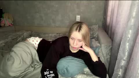Snapshot of kelseycuesta chatting on 05/04/26, 07:15 Mia online show from 05/04/26, 07:15