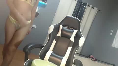 Snapshot of kemdallicious12 chatting on 01/11/26, 11:32 kimmy online show from 01/11/26, 11:32