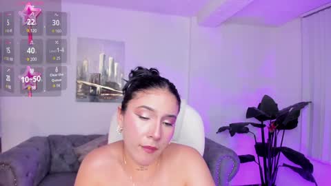 Snapshot of kendaall_jenner chatting on 12/19/24, 12:02 Kendall Jenner online show from 12/19/24, 12:02