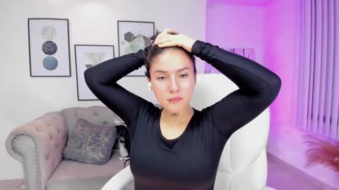 Snapshot of kendaall_jenner chatting on 01/05/25, 08:00 Kendall Jenner online show from 01/05/25, 08:00