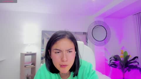 Snapshot of kendaall_jenner chatting on 01/06/25, 07:20 Kendall Jenner online show from 01/06/25, 07:20