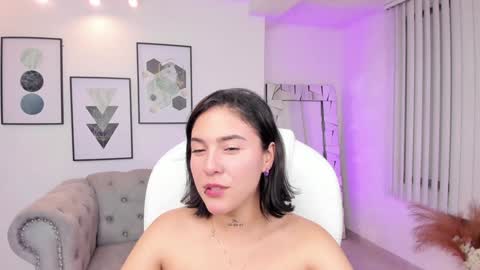 Snapshot of kendaall_jenner chatting on 01/08/25, 04:12 Kendall Jenner online show from 01/08/25, 04:12