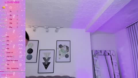 Snapshot of kendaall_jenner chatting on 01/10/25, 11:00 Kendall Jenner online show from 01/10/25, 11:00