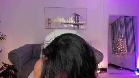 Snapshot of kendaall_jenner chatting on 01/16/25, 01:37 Kendall Jenner online show from 01/16/25, 01:37