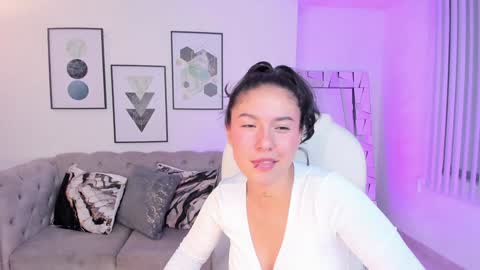 Snapshot of kendaall_jenner chatting on 01/17/25, 07:30 Kendall Jenner online show from 01/17/25, 07:30