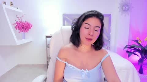 Snapshot of kendaall_jenner chatting on 01/21/25, 04:43 Kendall Jenner online show from 01/21/25, 04:43