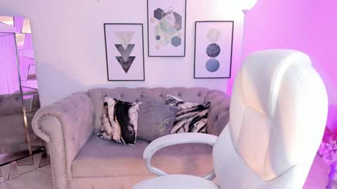 Snapshot of kendaall_jenner chatting on 01/23/25, 05:56 Kendall Jenner online show from 01/23/25, 05:56