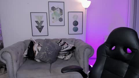 Snapshot of kendaall_jenner chatting on 01/29/25, 01:58 Kendall Jenner online show from 01/29/25, 01:58