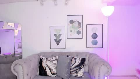 Snapshot of kendaall_jenner chatting on 01/30/25, 08:22 Kendall Jenner online show from 01/30/25, 08:22