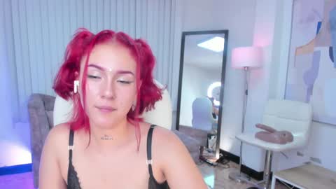 Snapshot of kendaall_jenner chatting on 02/12/25, 07:02 Kendall Jenner online show from 02/12/25, 07:02