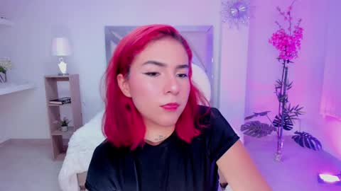 Snapshot of kendaall_jenner chatting on 03/12/25, 04:30 Kendall Jenner online show from 03/12/25, 04:30