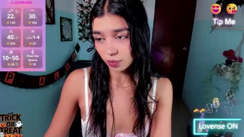 Snapshot of kendal_jenerr chatting on 10/30/25, 02:18 Carolina online show from 10/30/25, 02:18