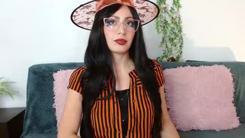 Snapshot of kendal_mosk chatting on 10/28/25, 05:48 Valery online show from 10/28/25, 05:48