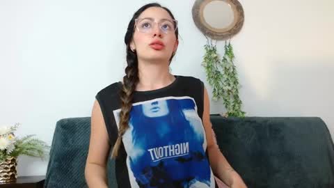 Snapshot of kendal_mosk chatting on 11/05/25, 05:35 Valery online show from 11/05/25, 05:35