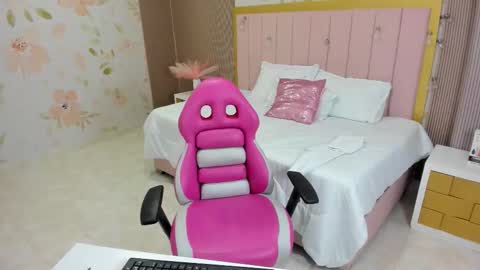 Kendall no Jenner  online show from 12/03/25, 11:30