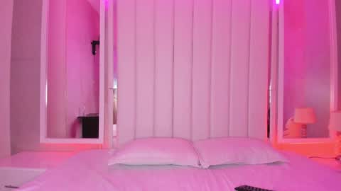 Snapshot of kendall_curves chatting on 04/07/26, 05:19 Kendall no Jenner online show from 04/07/26, 05:19