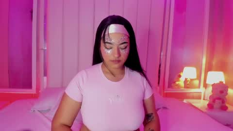 Snapshot of kendall_curves chatting on 04/10/26, 12:05 Kendall no Jenner online show from 04/10/26, 12:05