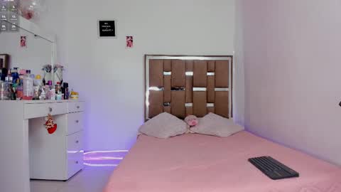 Snapshot of kendall_ewers chatting on 11/29/25, 11:19 Kendall ewers online show from 11/29/25, 11:19