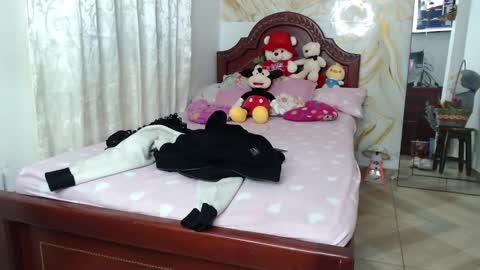 kendall  online show from 10/04/25, 05:27