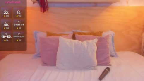 Snapshot of kendallqueenn chatting on 04/08/26, 07:14 Kendall online show from 04/08/26, 07:14