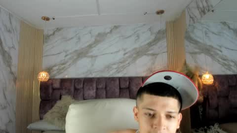 Snapshot of kendalltaylorr chatting on 04/12/26, 03:00 Kendall and Taylor online show from 04/12/26, 03:00