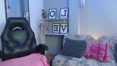 Snapshot of kendallwood_ chatting on 03/09/26, 08:35 Kendall online show from 03/09/26, 08:35