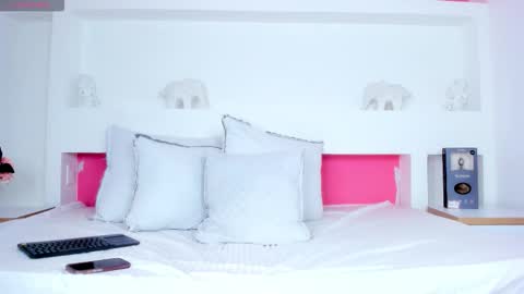 Snapshot of kendalprince chatting on 10/22/25, 02:50 Kendal online show from 10/22/25, 02:50