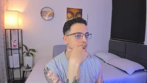 Snapshot of kendel_dimitri chatting on 06/18/26, 03:07 kendel_dimitri online show from 06/18/26, 03:07