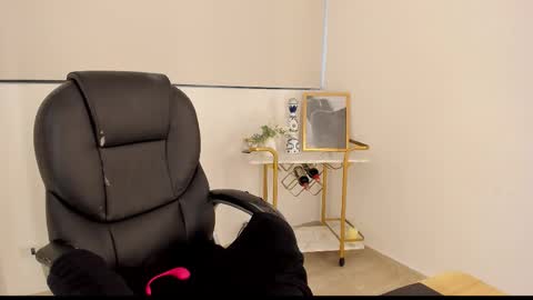 Snapshot of kendra_bennz_ chatting on 11/02/25, 11:34 kendra Benz online show from 11/02/25, 11:34